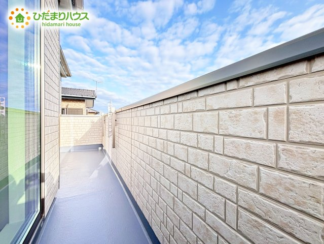 【バルコニー】 | ひたちなか市牛久保2丁目1410番　新築戸建　B号棟 | 日当たりの良いバルコニーではお布団もふかふかに乾かせます