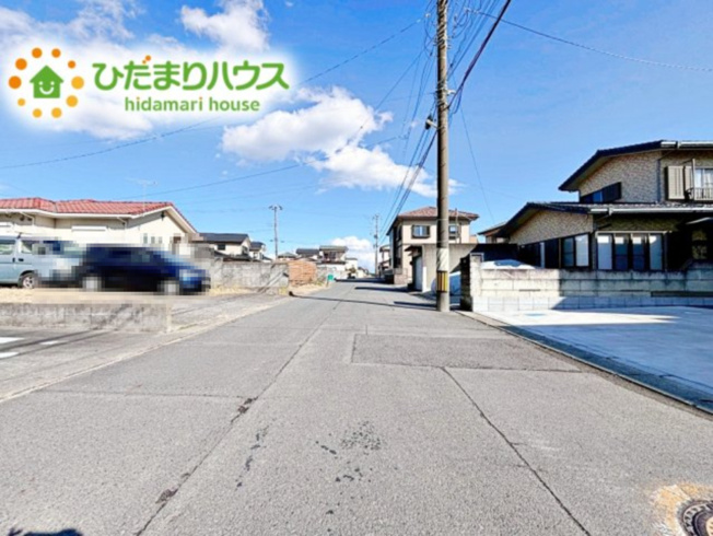 【前面道路含む現地写真】 | ひたちなか市牛久保2丁目1410番　新築戸建　B号棟 | 落ち着いた住環境が魅力的です☆