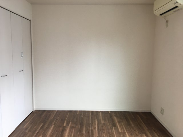 長岡ハイツの洋室