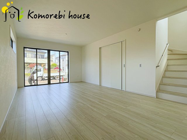 上尾市緑丘　8期　新築一戸建て　グレース　02の居間・リビング|26.4.11撮影済み
