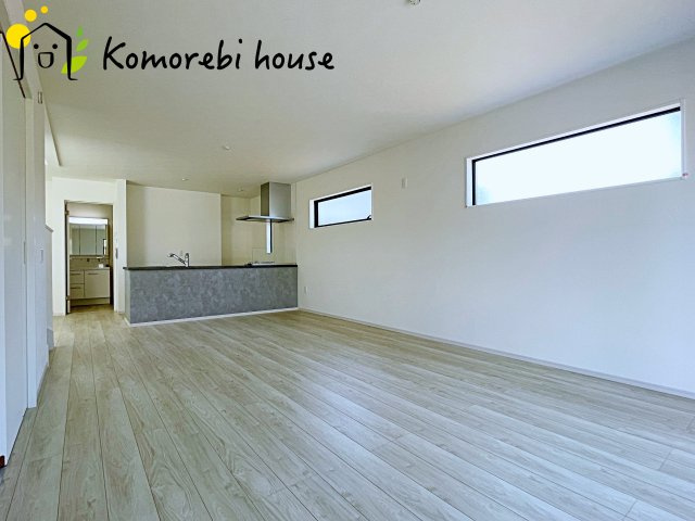 上尾市緑丘　8期　新築一戸建て　グレース　02の居間・リビング|26.4.11撮影済み
