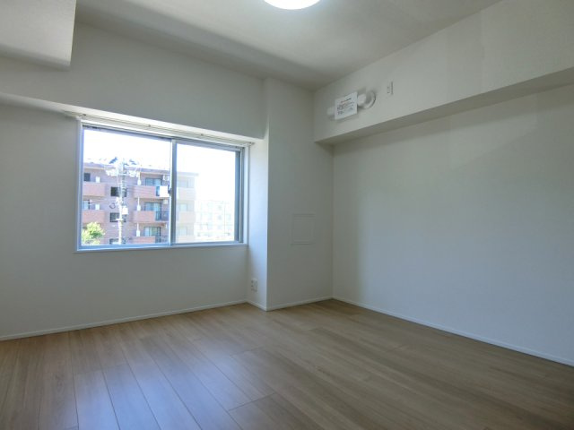 サーム新石山弐番館の洋室