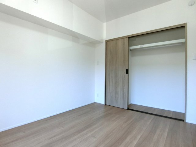 サーム新石山弐番館の洋室