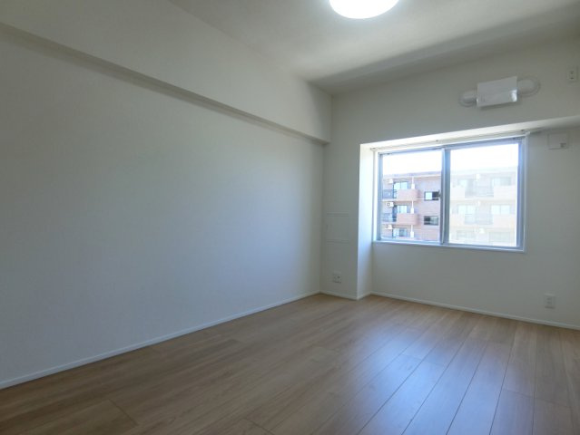 サーム新石山弐番館の洋室