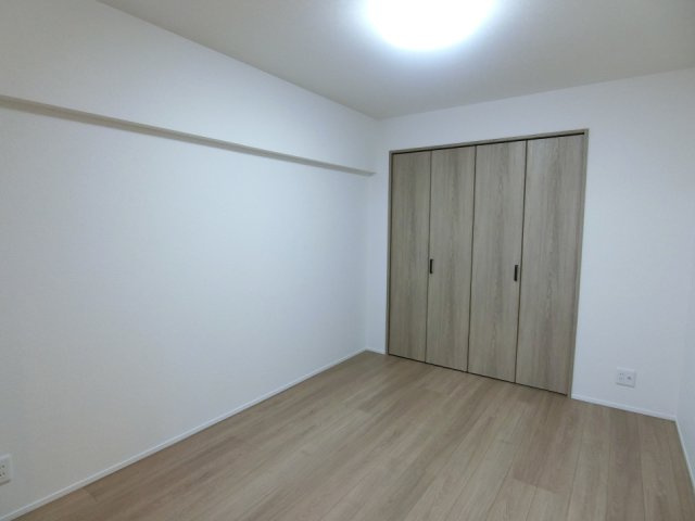 サーム新石山弐番館の洋室