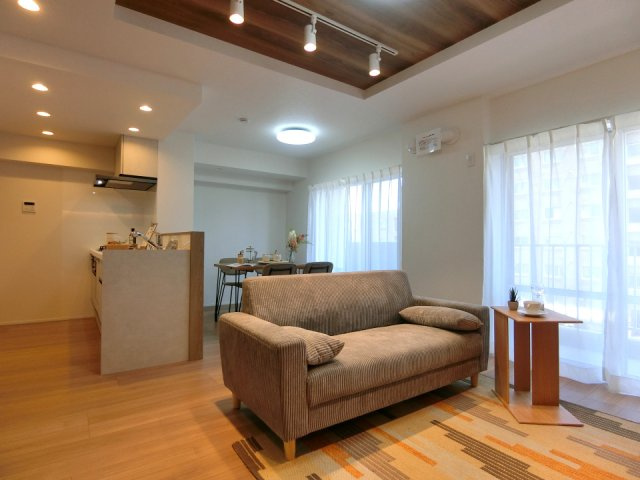 サーム新石山弐番館の居間・リビング