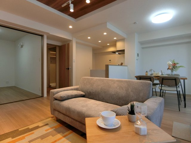 サーム新石山弐番館の居間・リビング