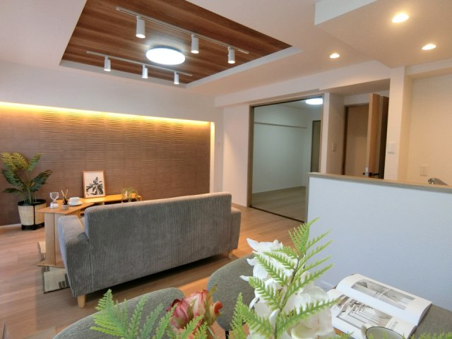 サーム新石山弐番館の居間・リビング