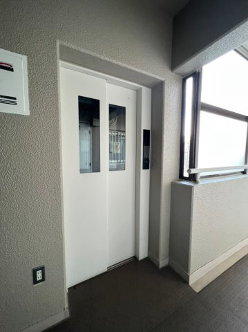 ジュリオ東野のエントランス