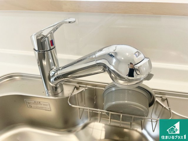 木津川市木津清水　第32期　新築一戸建ての設備|浄水器を内蔵！炊飯時、お茶を作る時に安心してお水を使えます！お湯と冷水、浄水と原水、シャワーの切替えもワンタッチです！