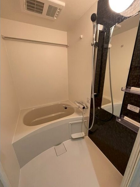 池田本町新築ガレージハウスの浴室