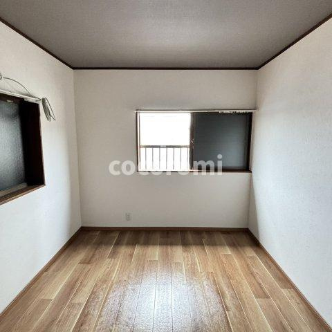 三井南車庫付戸建ての居間・リビング