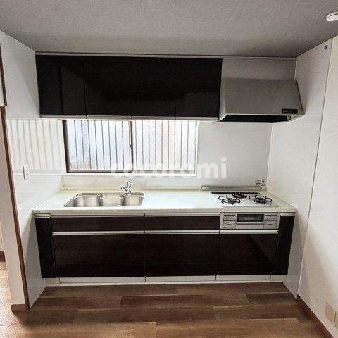 三井南車庫付戸建てのキッチン