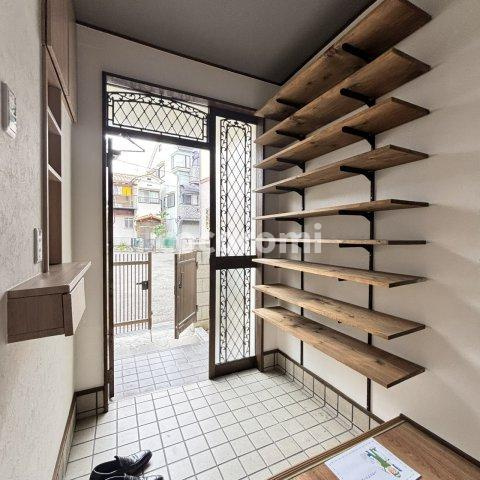 三井南車庫付戸建ての玄関