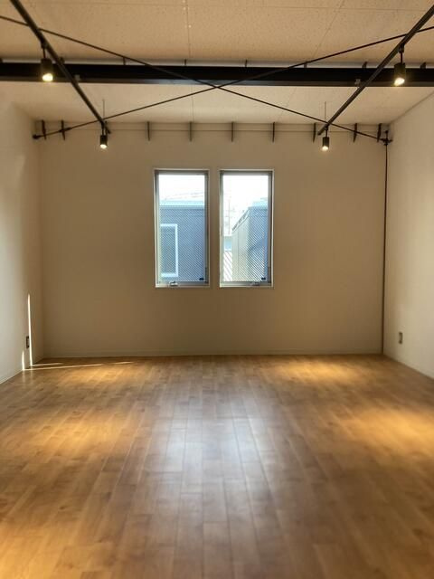 滝井西町ガレージハウスの洋室