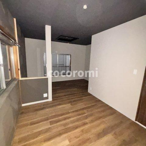 南中振２丁目リノベ戸建ての洋室