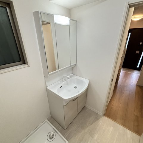 薪里ノ内戸建ての洗面所