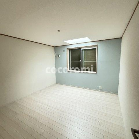 薪堀切谷戸建ての洋室