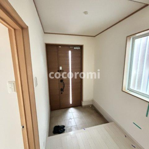 薪堀切谷戸建ての玄関