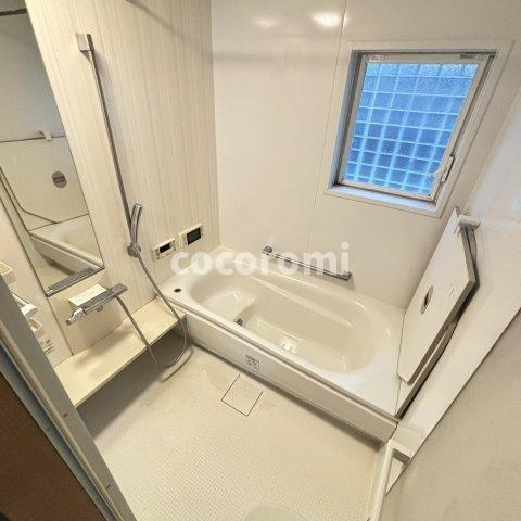 薪堀切谷戸建ての浴室