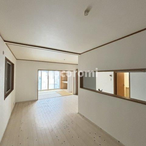 薪堀切谷戸建ての居間・リビング