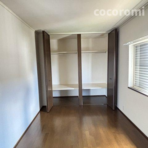 上野１丁目貸家の洋室