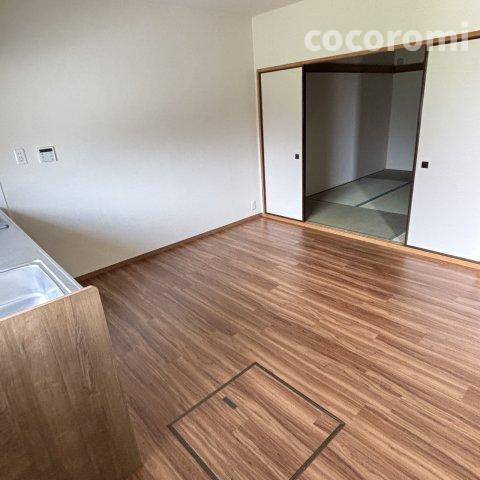 上野１丁目貸家の居間・リビング