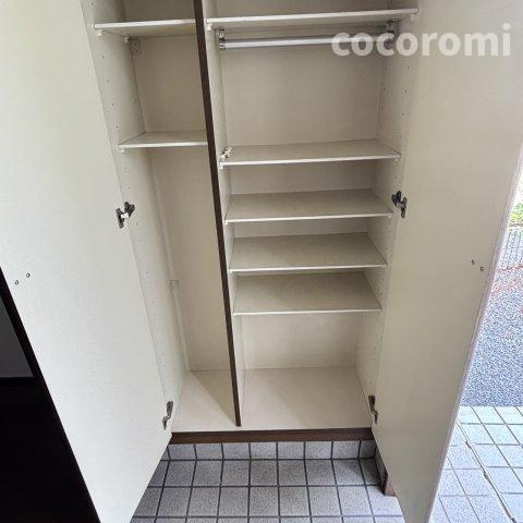 上野１丁目貸家の収納