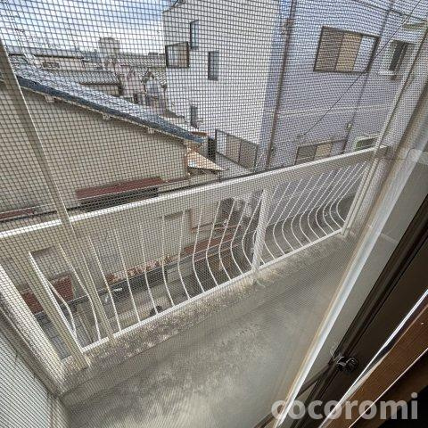 石原町車庫付き貸家のバルコニー