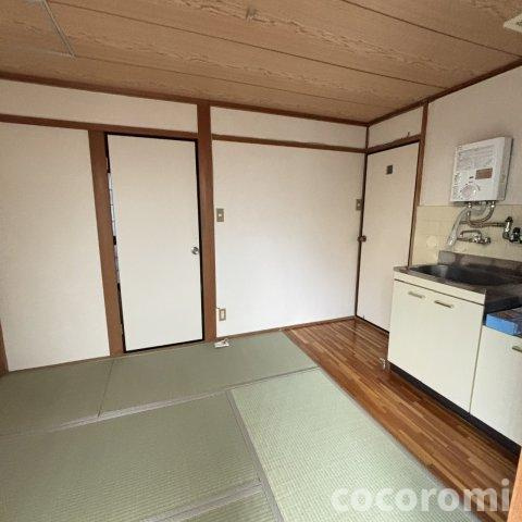 石原町車庫付き貸家の和室