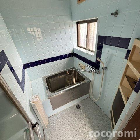 石原町車庫付き貸家の浴室