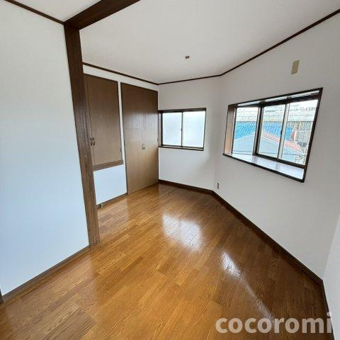 石原町車庫付き貸家の内装