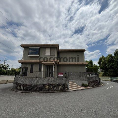 東香里南町貸家のエントランス