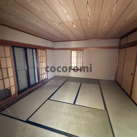 東香里南町貸家の和室