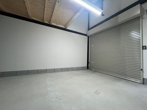 黒原城内町ガレージハウスの内装