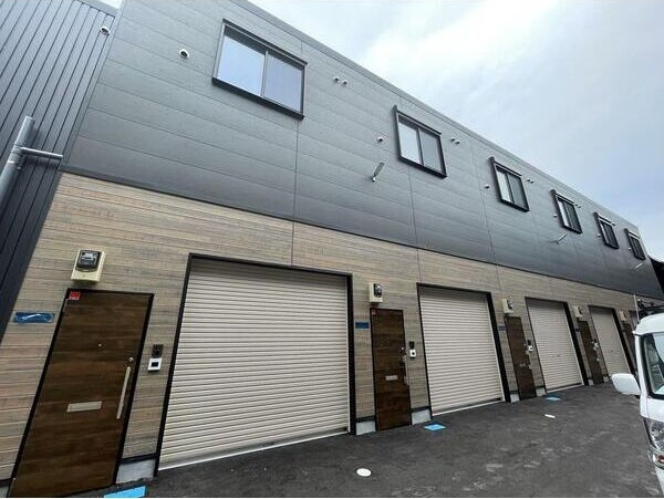 黒原城内町ガレージハウスの外観