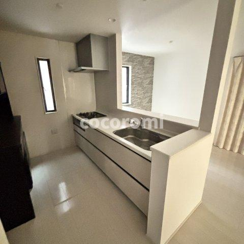 大住仲ノ谷車庫付戸建てのキッチン