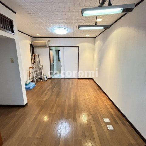 金田町貸家の居間・リビング