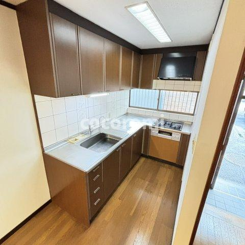 金田町貸家のキッチン