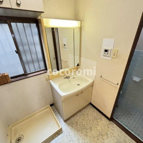 金田町貸家の洗面所