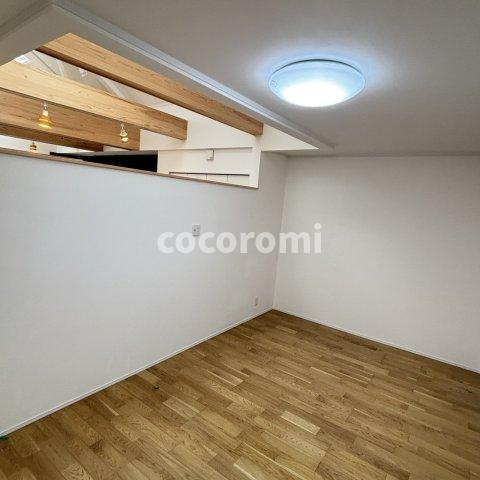 私部西車庫付き戸建ての洋室