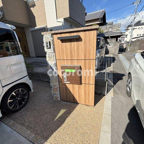 私部西車庫付き戸建てのエントランス