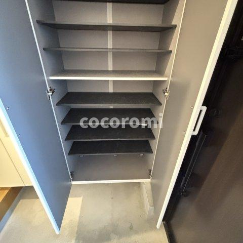 私部西車庫付き戸建ての収納