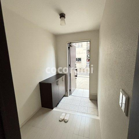 宮之下町車庫2台付き戸建ての玄関