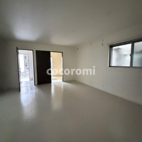 宮之下町車庫2台付き戸建ての居間・リビング