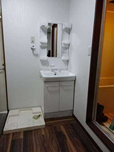 メゾンハウス　メゾネット　角部屋　閑静な住宅街の洗面所