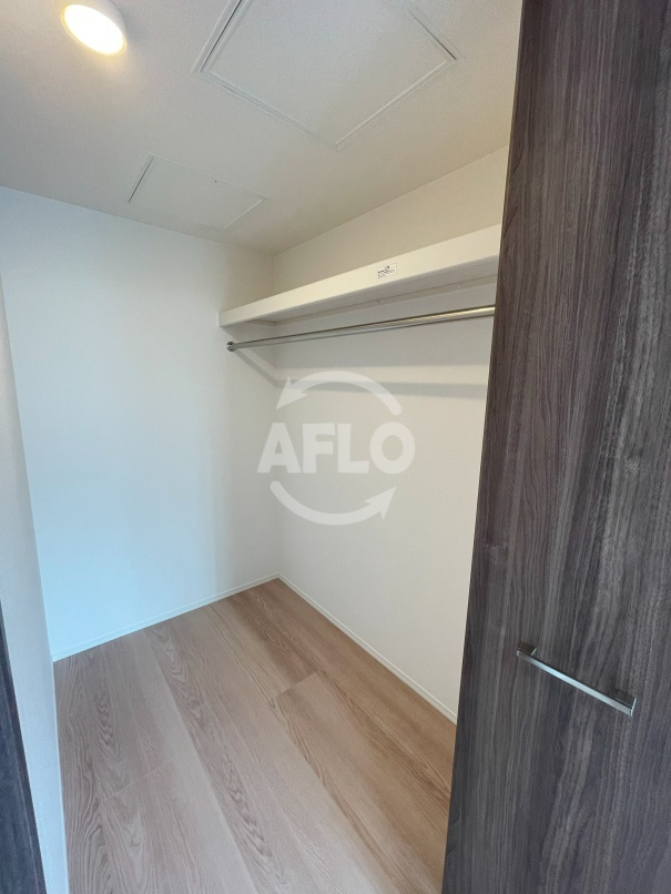 モンテゾーロ西田辺の収納|モンテゾーロ西田辺　ウォークインクローゼット