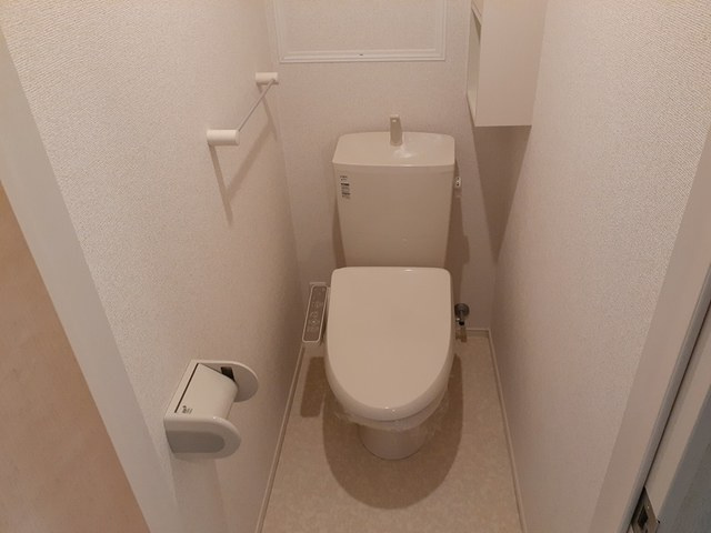 温水洗浄便座機能付きトイレです♪