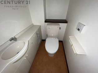 洗面台付でウォシュレット付のトイレです
