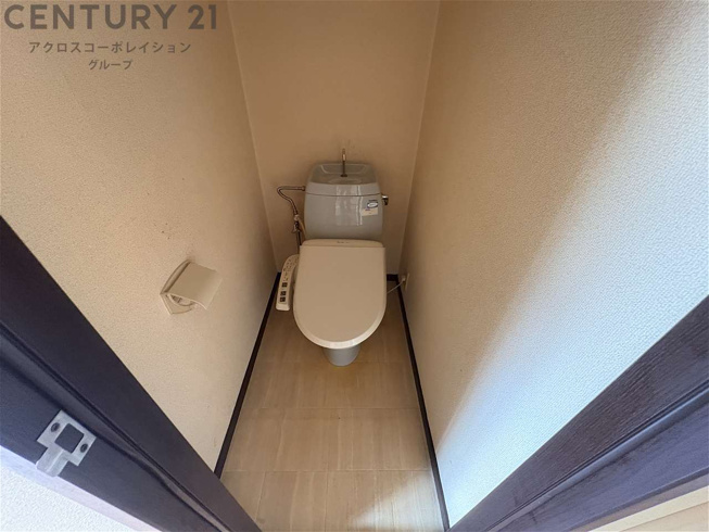 温水洗浄便座付きのトイレです♪
